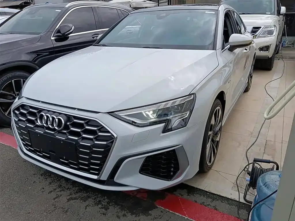 Audi A3 2024 из CN, фото 1