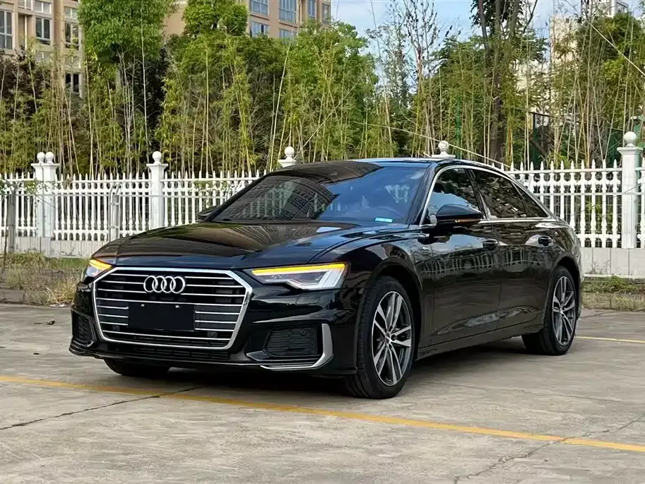 Audi A6L — фото 1
