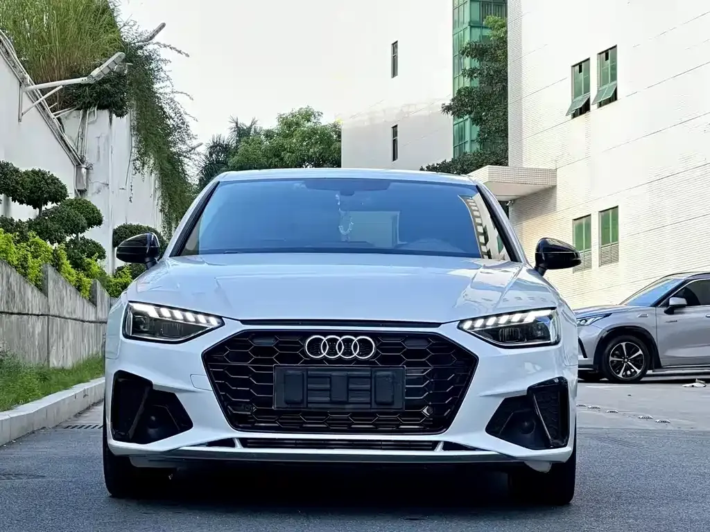Audi A4L 2023 из CN, фото 2