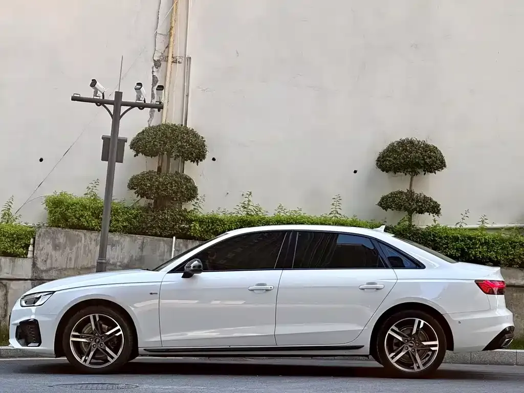 Audi A4L 2023 из CN, фото 3