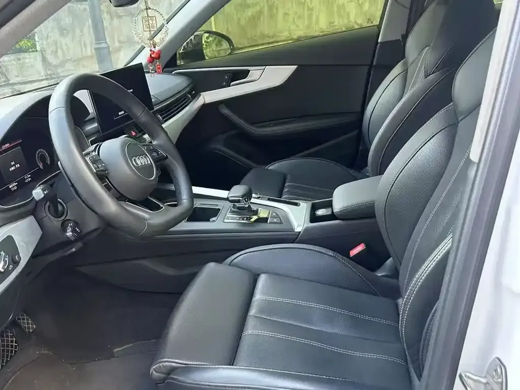 Audi A4L 2023 из CN, фото 4