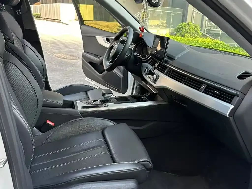 Audi A4L 2023 из CN, фото 6