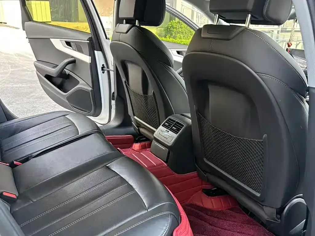 Audi A4L 2023 из CN, фото 7