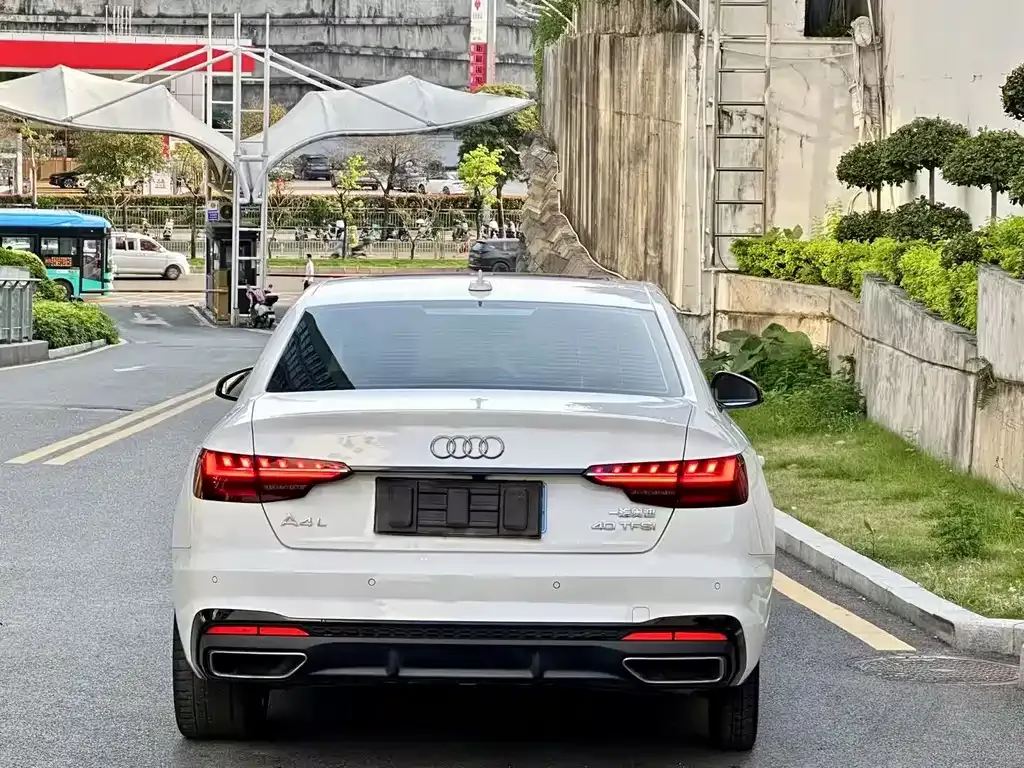 Audi A4L 2023 из CN, фото 8