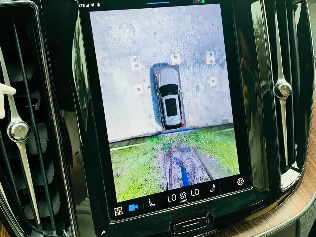 Volvo XC60 PHEV 2024 из CN, фото 6
