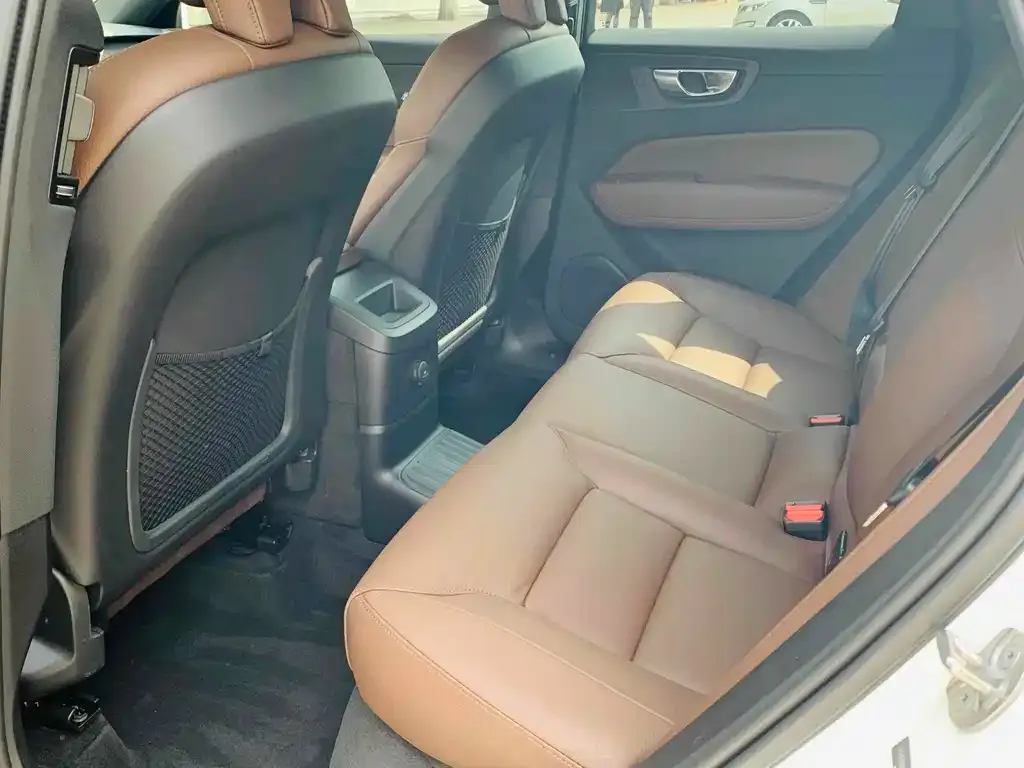 Volvo XC60 PHEV 2024 из CN, фото 8