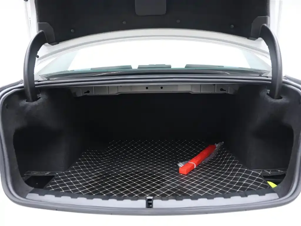 BMW 3 Series 2023 из CN, фото 6
