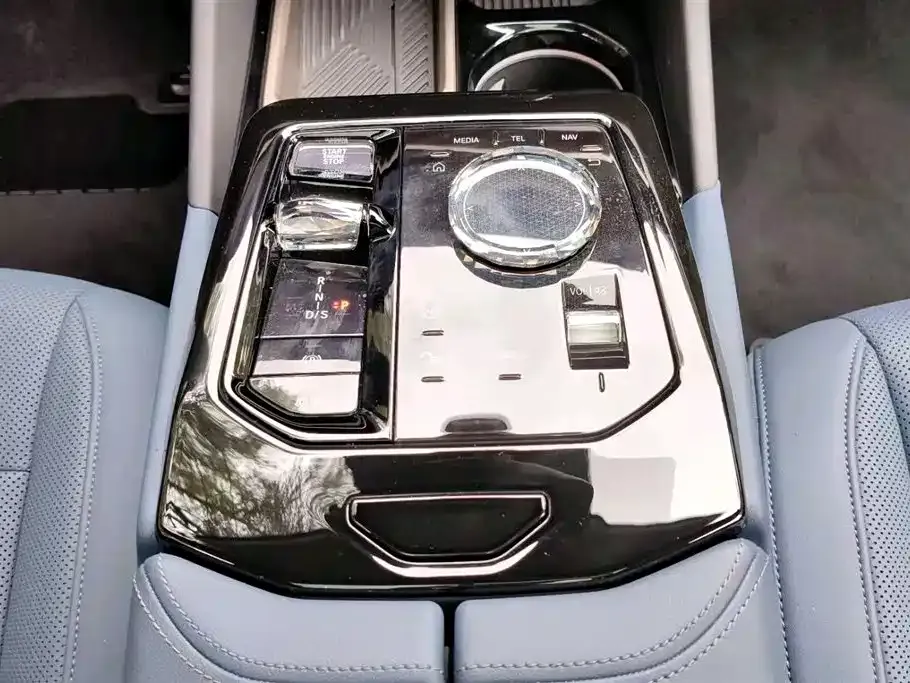 BMW 5 Series 2024 из CN, фото 10