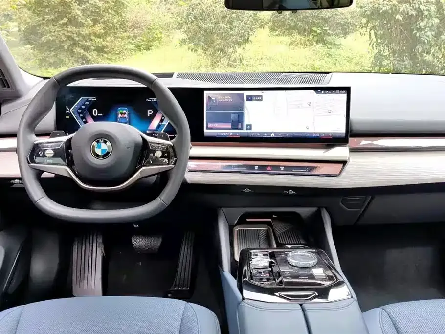 BMW 5 Series 2024 из CN, фото 2