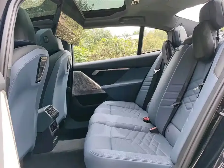 BMW 5 Series 2024 из CN, фото 4