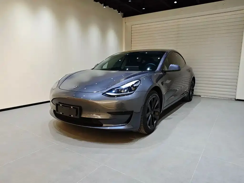 Tesla Model 3 — фото 1