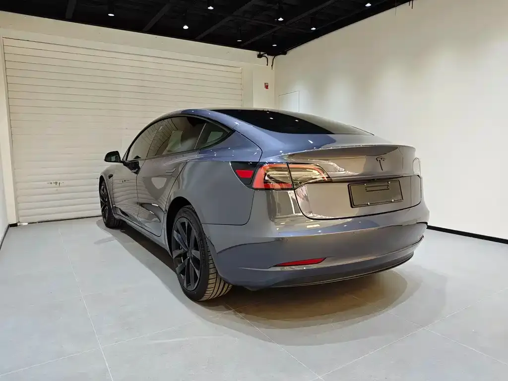 Tesla Model 3 — фото 4