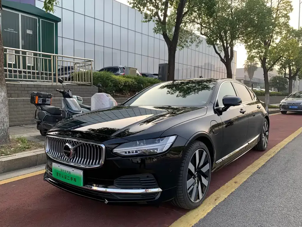 Volvo S90 PHEV 2024 из CN, фото 1