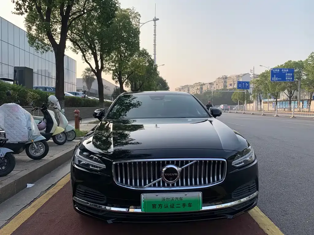 Volvo S90 PHEV 2024 из CN, фото 2