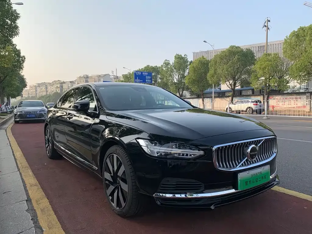 Volvo S90 PHEV 2024 из CN, фото 3
