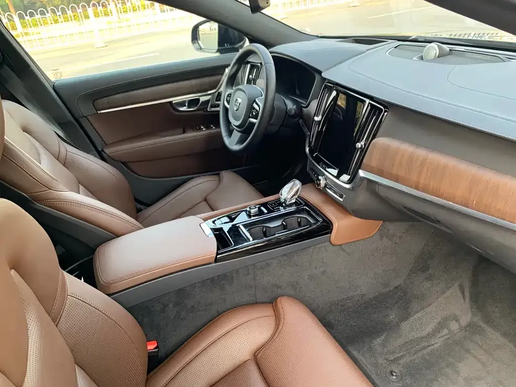 Volvo S90 PHEV 2024 из CN, фото 4