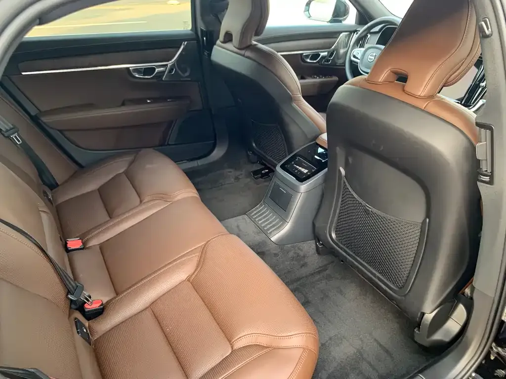 Volvo S90 PHEV 2024 из CN, фото 5