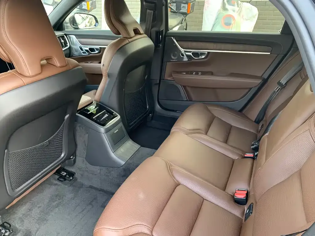 Volvo S90 PHEV 2024 из CN, фото 6