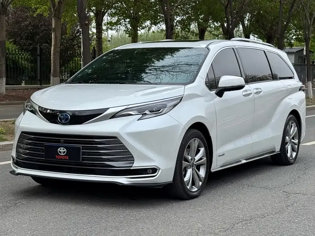 Toyota Sienna 2023 из CN, фото 3