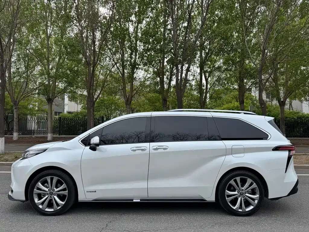 Toyota Sienna 2023 из CN, фото 7