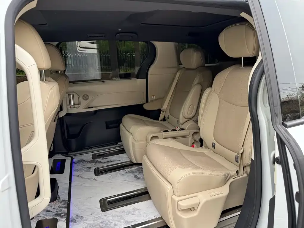 Toyota Sienna 2023 из CN, фото 9