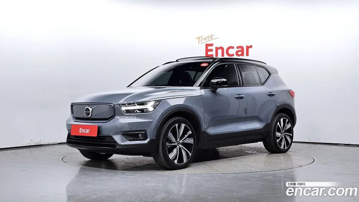 Volvo XC40 — фото 1