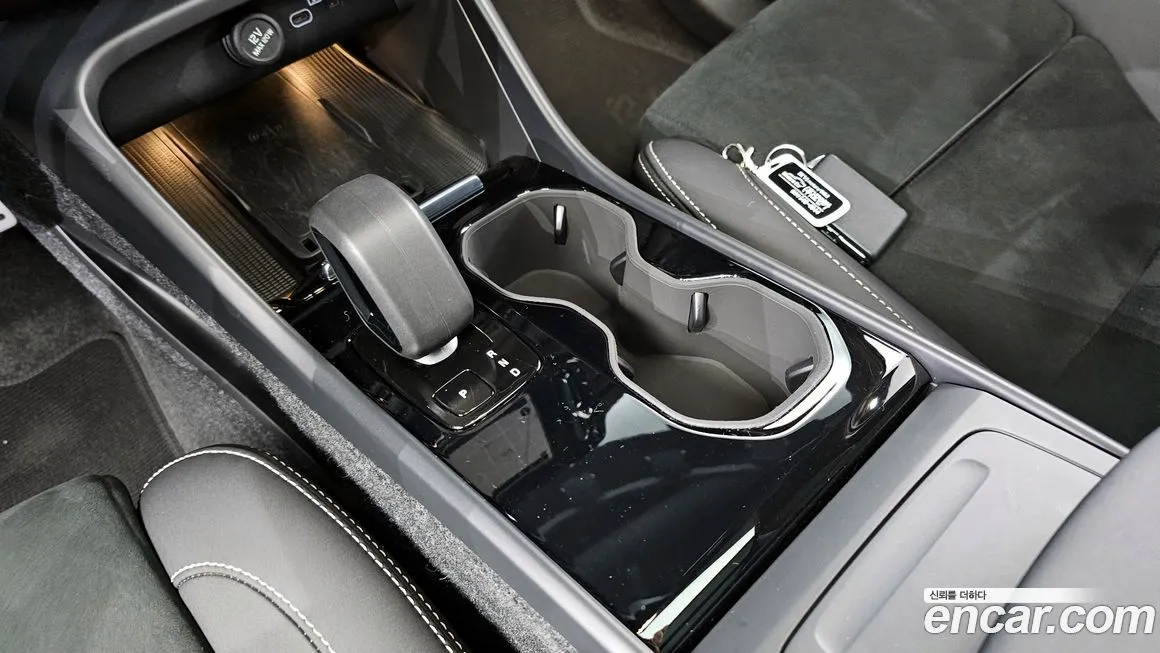 Volvo XC40 — фото 9