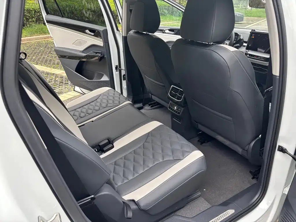 [object Object] ID.6 Crozz 2024 из CN, фото 10