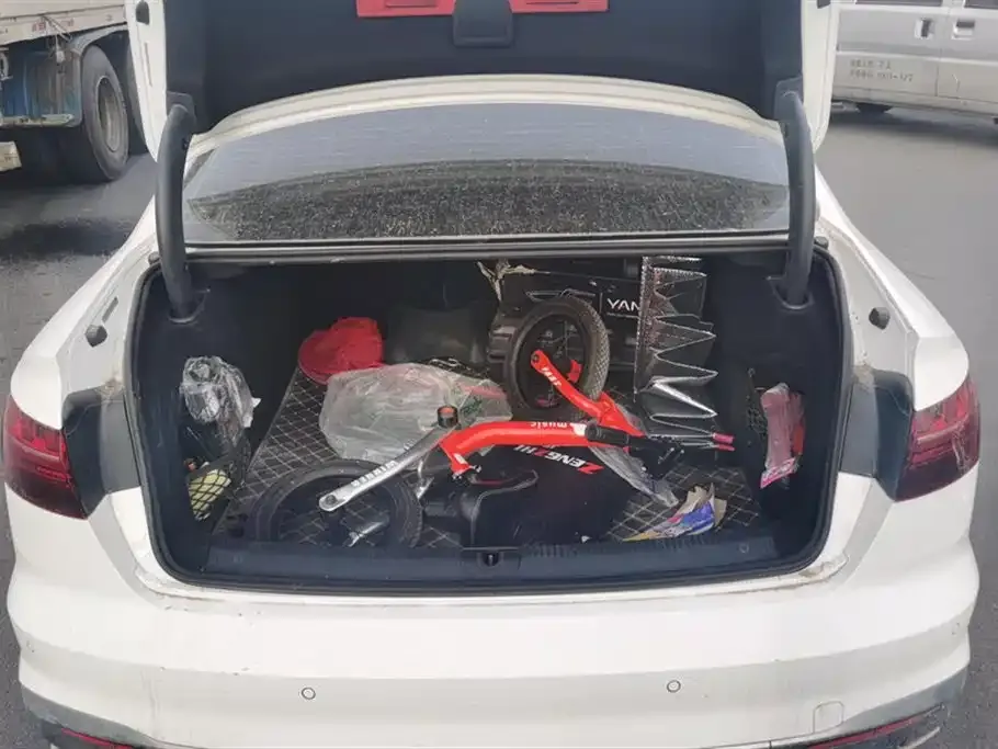 Audi A4L 2021 из CN, фото 4