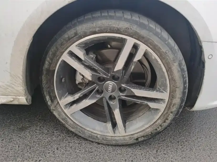 Audi A4L 2021 из CN, фото 6