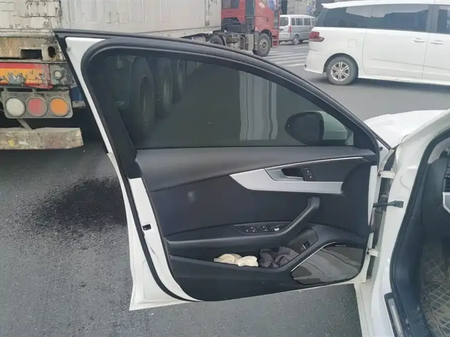 Audi A4L 2021 из CN, фото 7
