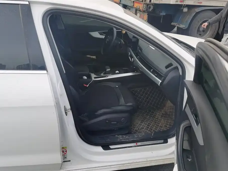 Audi A4L 2021 из CN, фото 8