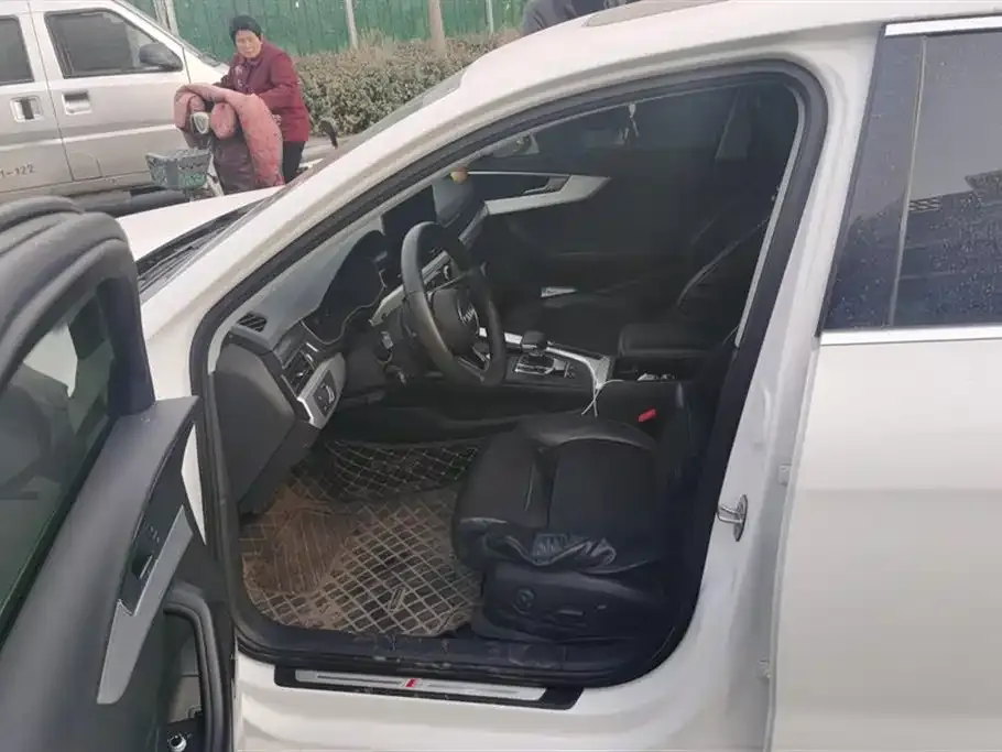 Audi A4L 2021 из CN, фото 9