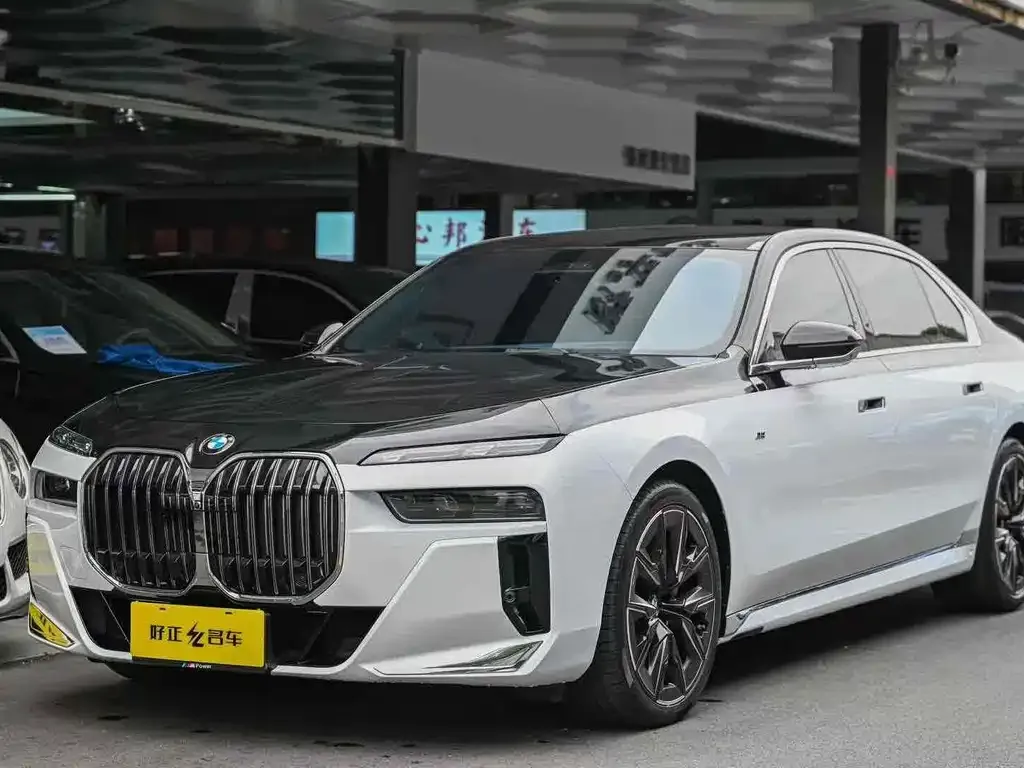 BMW 7 Series 2023 из CN, фото 1