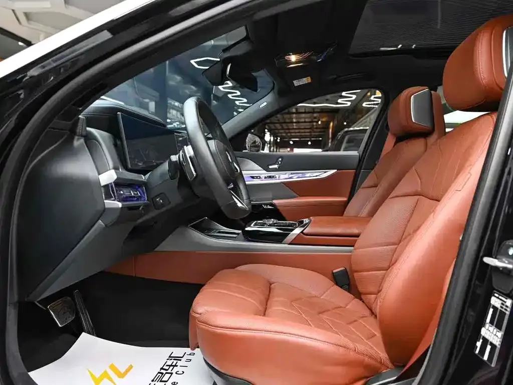 BMW 7 Series 2023 из CN, фото 10