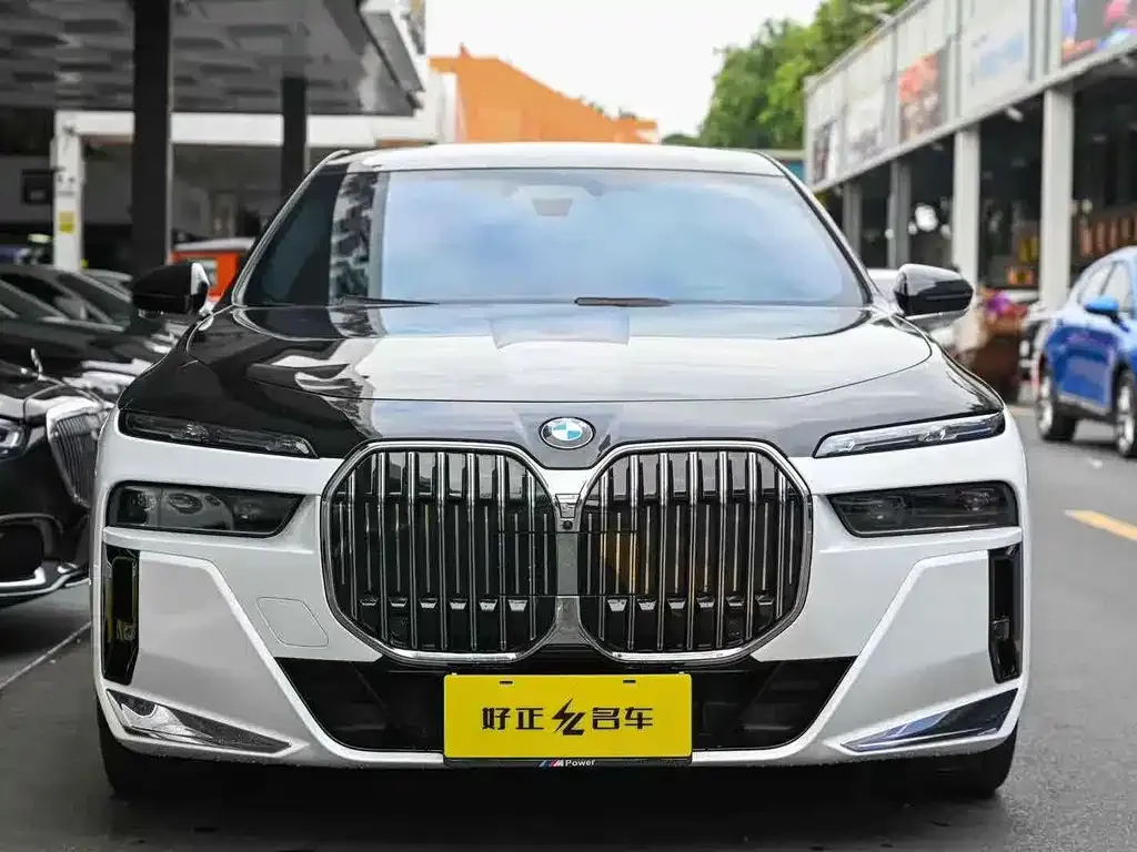 BMW 7 Series 2023 из CN, фото 2