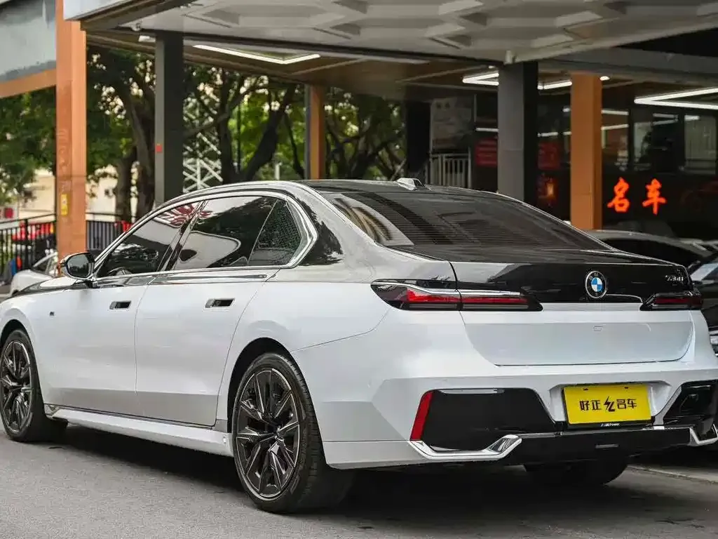 BMW 7 Series 2023 из CN, фото 4