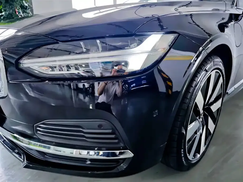 Volvo S90 PHEV 2024 из CN, фото 6