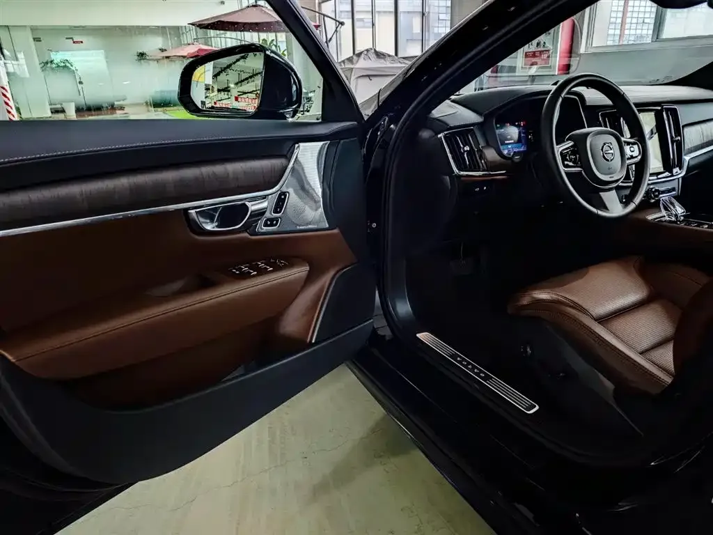 Volvo S90 PHEV 2024 из CN, фото 9