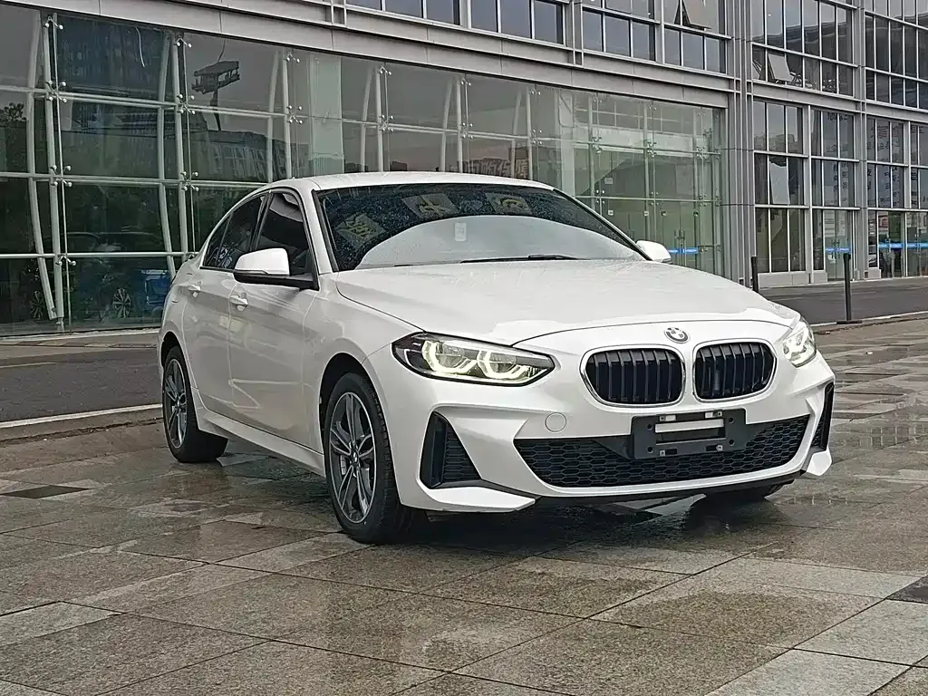 BMW 1 Series 2023 из CN, фото 3