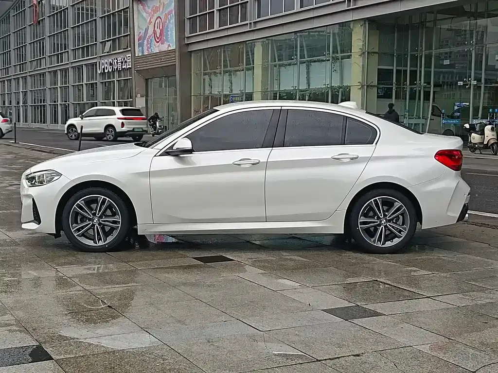 BMW 1 Series 2023 из CN, фото 5