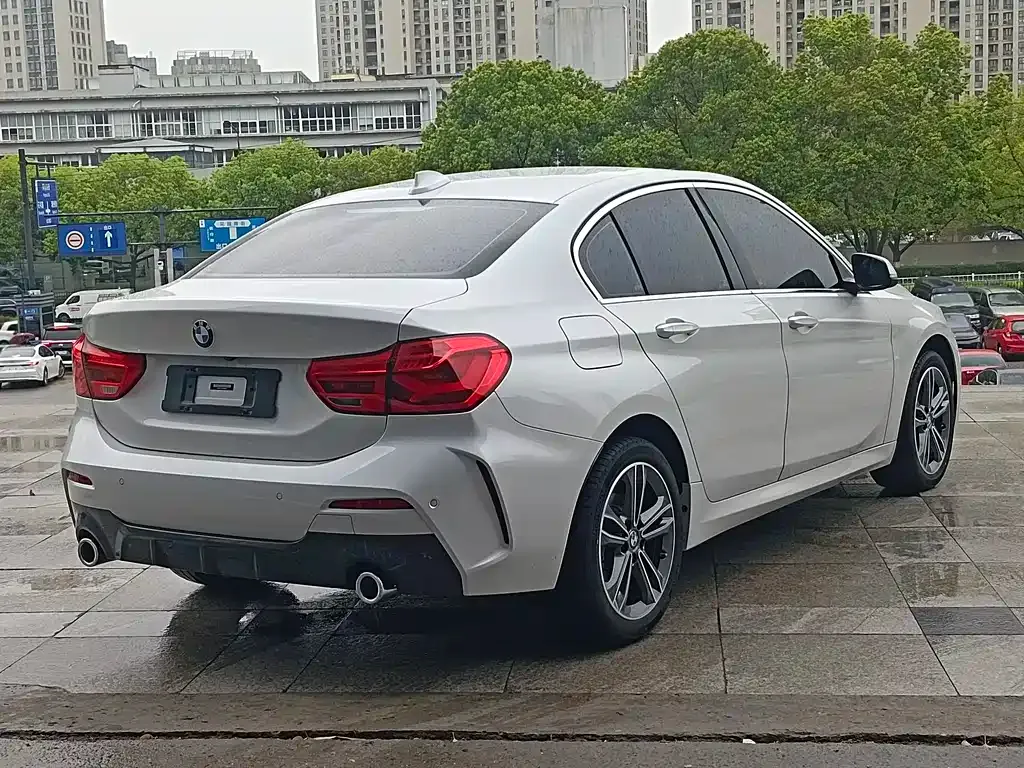 BMW 1 Series 2023 из CN, фото 8