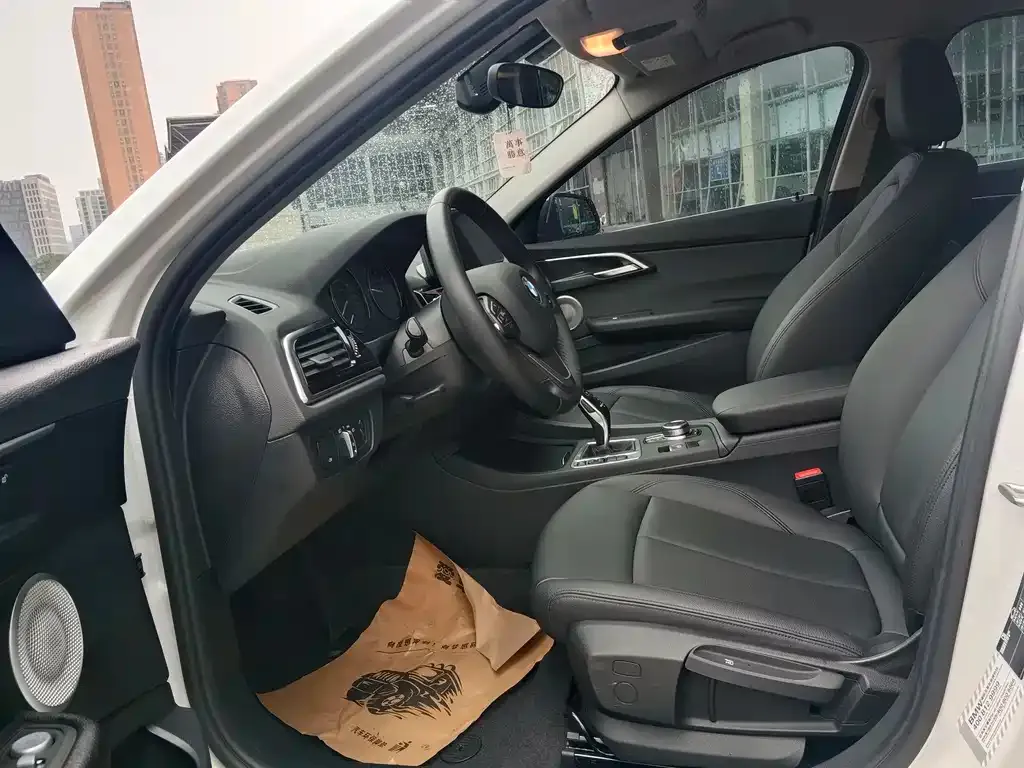 BMW 1 Series 2023 из CN, фото 9