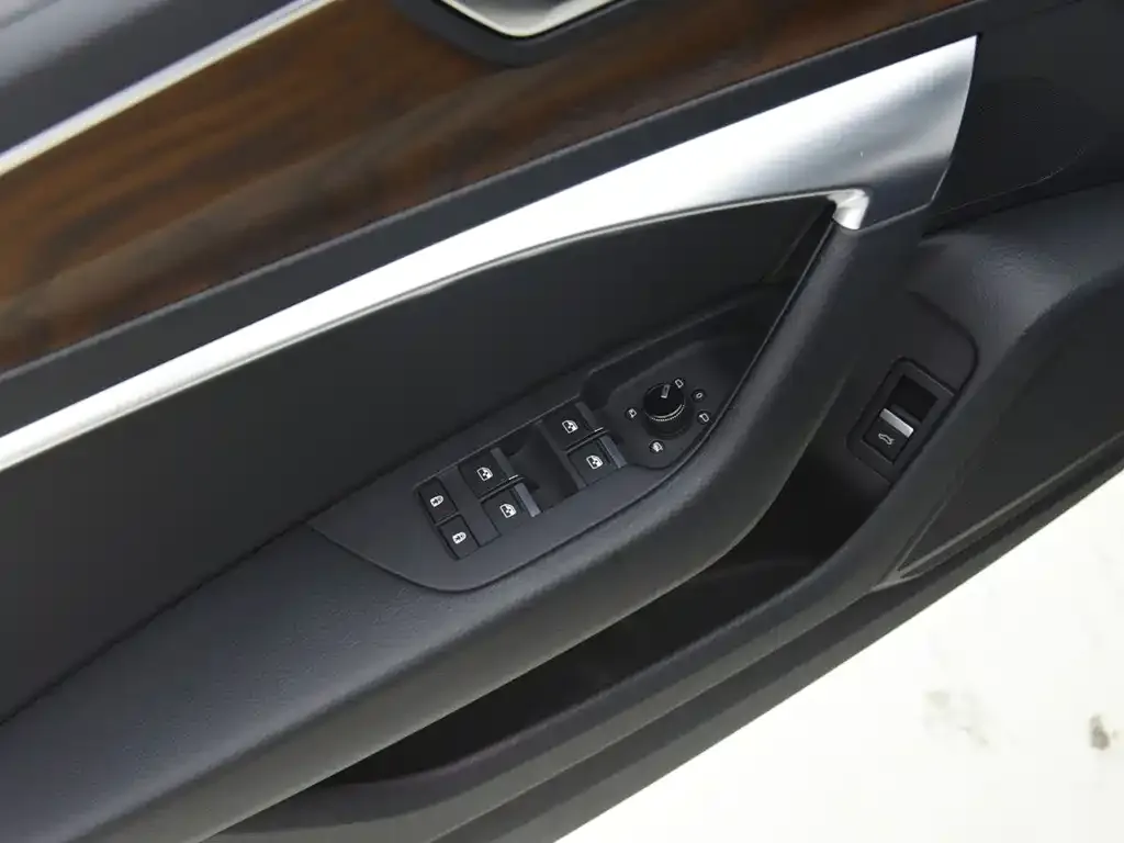 Audi A6L 2021 из CN, фото 8