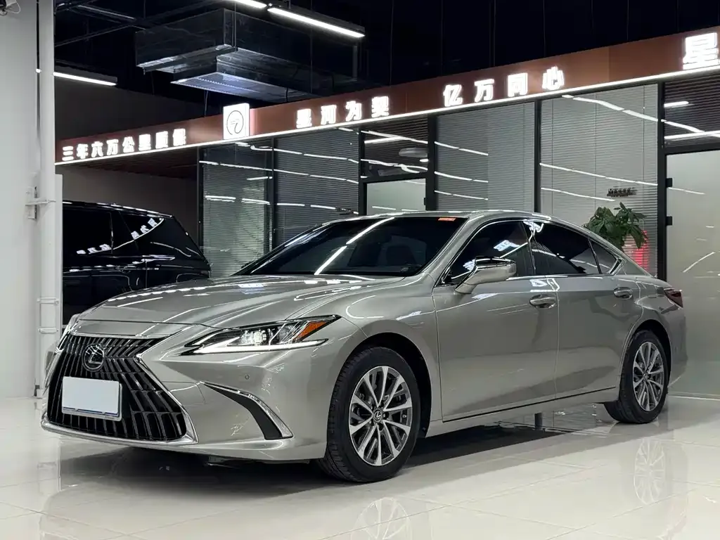 Lexus ES — фото 1