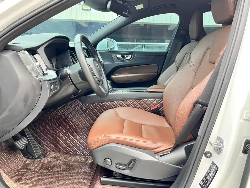 Volvo XC60 — фото 4