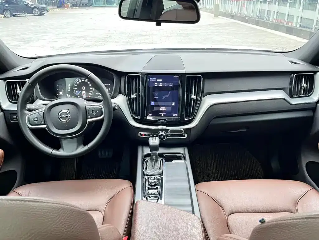 Volvo XC60 — фото 6