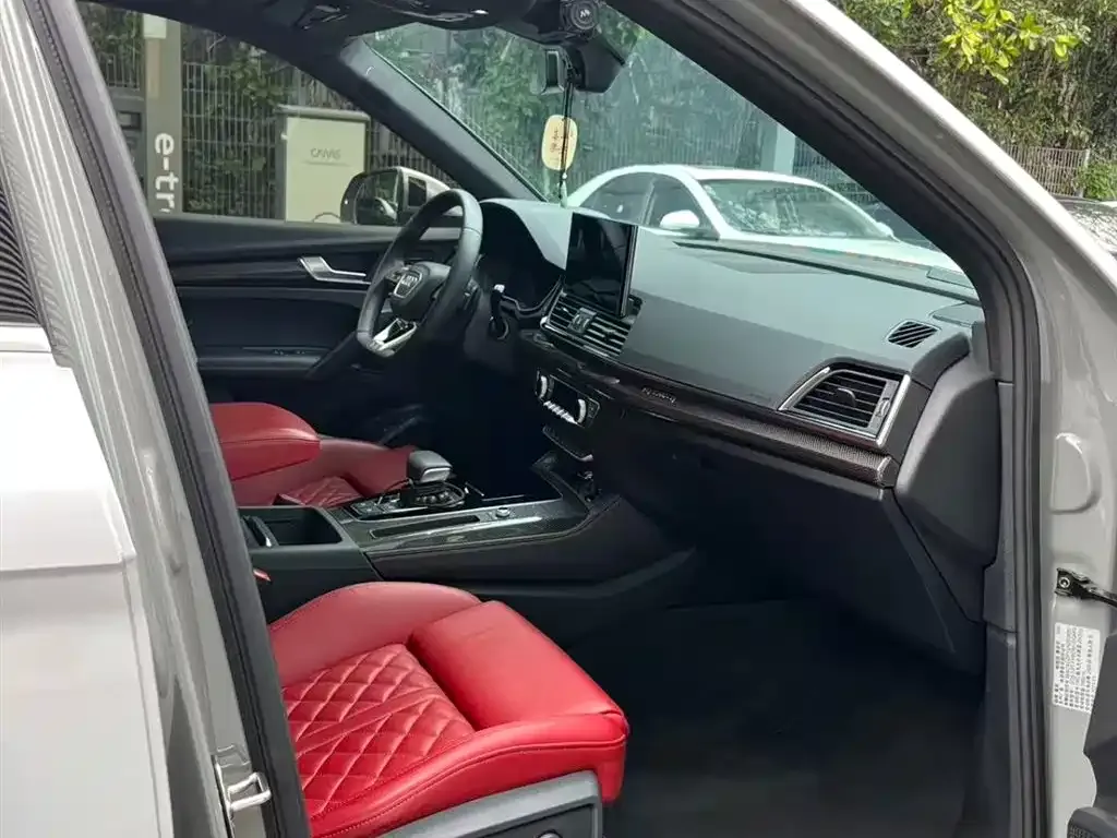 Audi SQ5 2023 из CN, фото 6