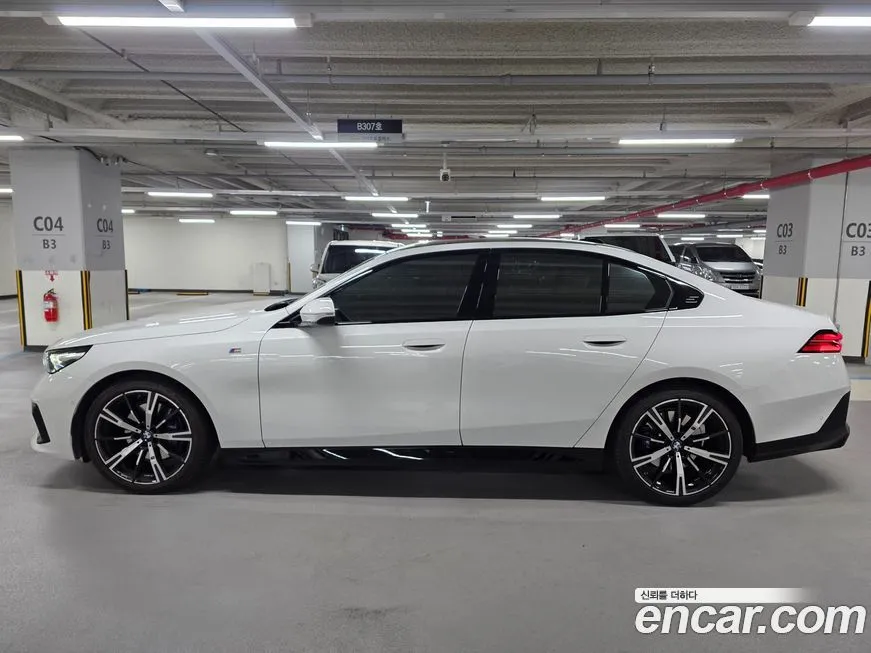 BMW 5-Series 2024 из KR, фото 5