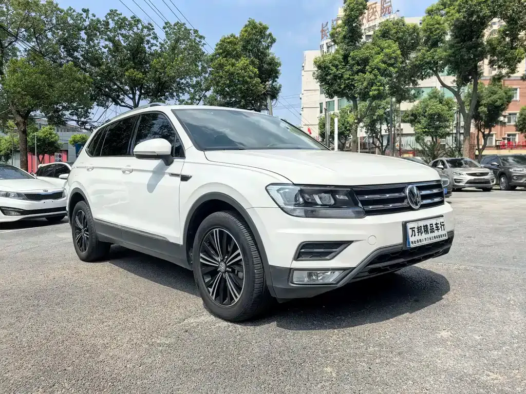 Volkswagen Tiguan L — фото 2